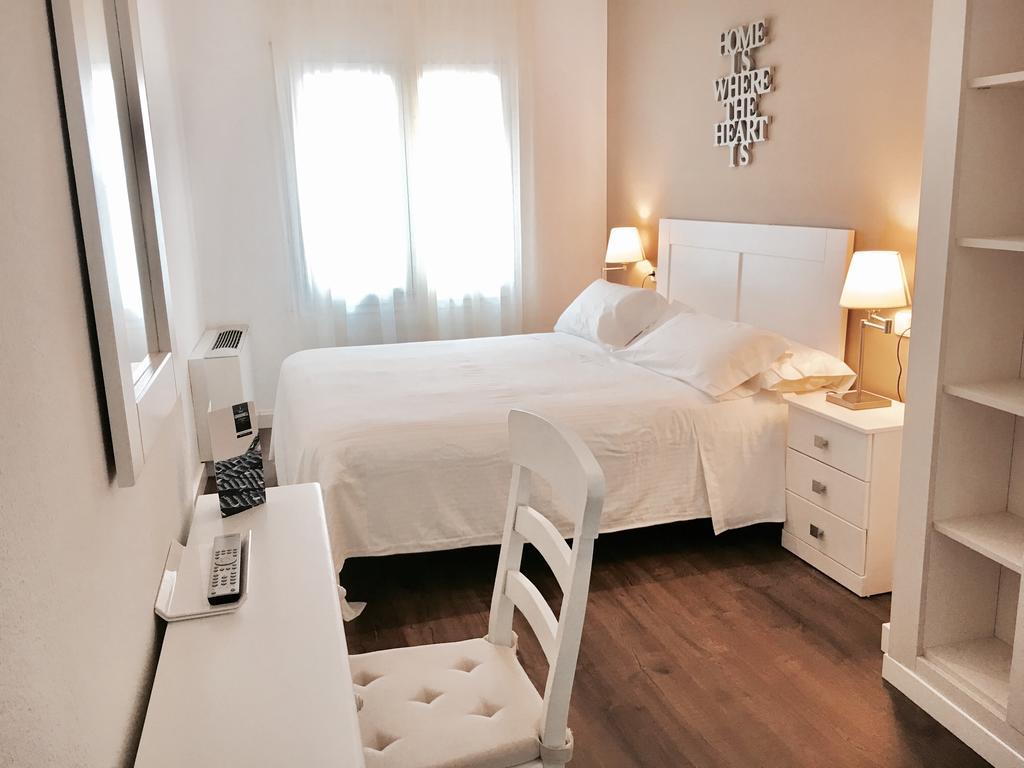 Hotel Carbonell Льянсса Экстерьер фото